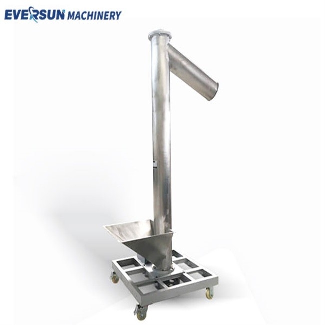 Vertical screw conveyor that efficiently transfers material from below to above